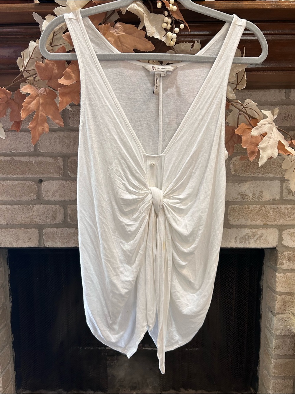 BCBGeneration White Knot-Front Sleeveless Tank EUC